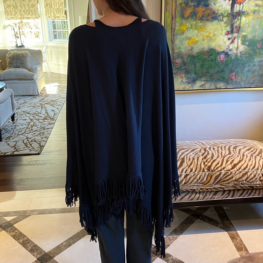 MINNIE ROSE fringed poncho. Navy blue. - Picture 4 of 6